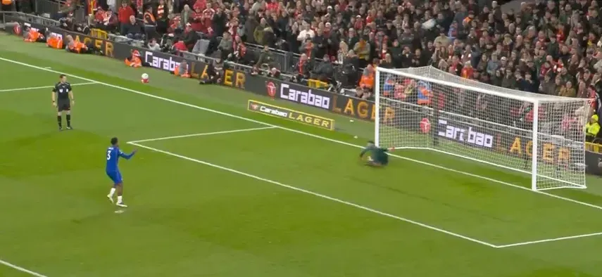 Fofana imita Baggio e garante passagem ao Liverpool